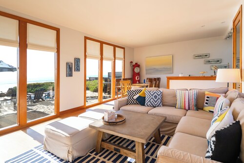 Impressive Oceanfront Family Home in Seadrift