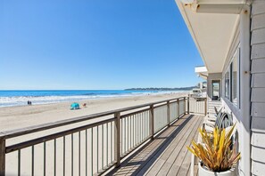 On the beach - Original Oceanfront Stinson Beach at its Best (Stinson Beach)