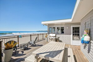 Outdoor dining - Original Oceanfront Stinson Beach at its Best (Stinson Beach)