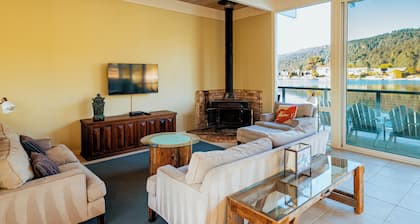 Sun-soaked Seadrift Lagoon Living w/ Hot Tub