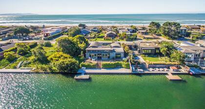 Contemporary Seadrift Lagoon Retreat w/ Hot Tub