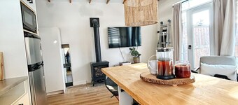 Tiny home
 in the heart of the city. Private patio and pet friendly