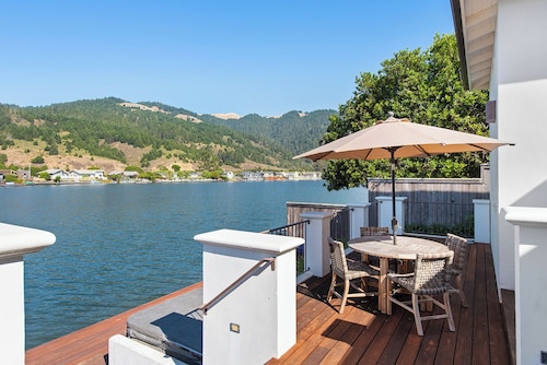 Light and Breezy Seadrift Lagoon Home w/ Hot Tub