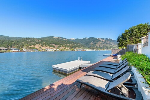 Light and Breezy Seadrift Lagoon Home w/ Hot Tub