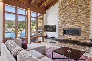Smart TV, fireplace - Waterfront Oasis in Seadrift w/ Dock (Stinson Beach)