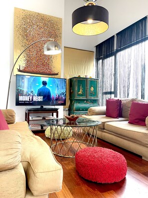 Living area - 3 rooms in plaza de la constitución, in the historical center, location 10 (Málaga)