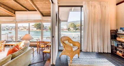 Relaxed and Casual Living on Seadrift Lagoon