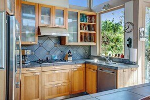 Fridge, microwave, oven, stovetop - Private Home on Tidal Bolinas Lagoon in Seadrift (Stinson Beach)