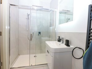 Shower - 2 Glan Yr Aber (Colwyn Bay)
