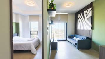 Club Suite, Balcony, City View | Living area