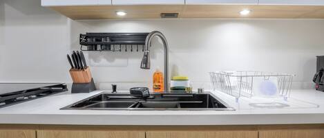 Comfort Suite, Balcony, City View | Private kitchen