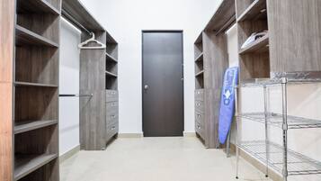 Suite Confort, balcón, vista a la ciudad | Interior