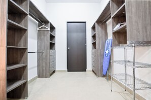 Comfort Suite, Balcony, City View | Interior - Amo Living (Monterrey)