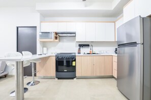 Comfort Suite, Balcony, City View | Private kitchen - Amo Living (Monterrey)