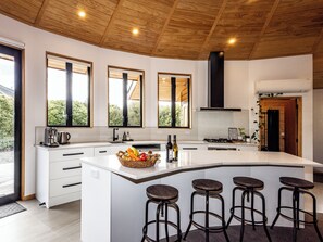 Private kitchen - Yurt Escape – Ohakune Spa Retreat (Ohakune)