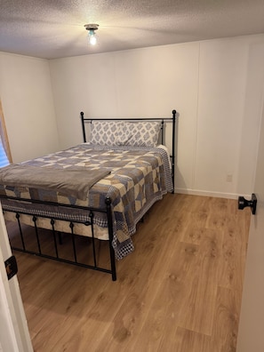 Room - Georgia Street (Mountain City)