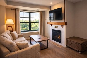 Living area - Renovated 1‑Bedroom Retreat with Spacious Kitchen & Cozy Fireplace #339 (vernon)