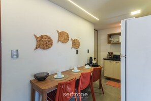 Basic Apartment | Dining