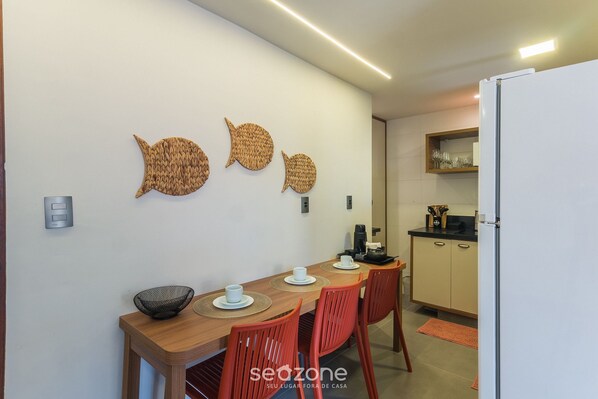 Basic Apartment | Dining