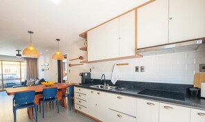 Basic Apartment | Private kitchen - Fully Equipped Aparts in Praia do Forte - PBS (Mata de São João)