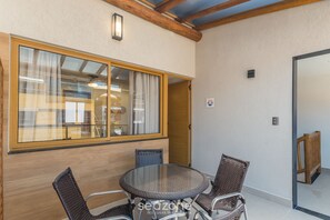 Basic Apartment | Outdoor dining