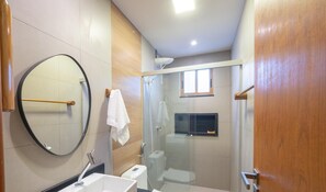 Basic Apartment | Bathroom | Bathtub