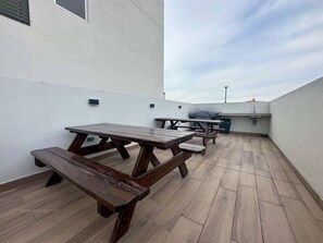 Outdoor dining - ¡Cerca de Fundidora! 6 personas, GYM & Wifi 2BR1br (Monterrey)