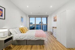 1 bedroom, iron/ironing board, Internet, bed sheets - Entire City View Apartment 8 mins to London Brigde (London)