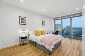 1 habitación, tabla de planchar con plancha, internet y ropa de cama 