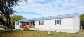 Convenient to ICW, North Topsail Inlet, Topsail Island, and Camp Lejuene!