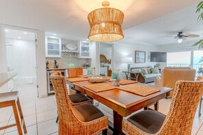 Dining - Incredible Beachfront 3 bed 2 bath with Large Balcony (Indian Rocks Beach)