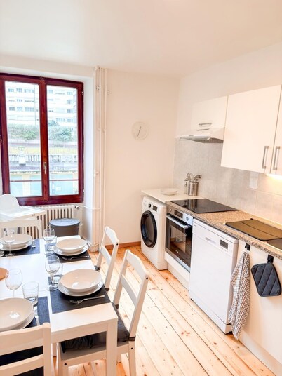 Central Geneva Apartment - Walk to Old Town & Lake