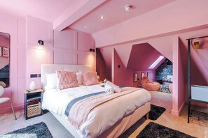 Room - Penthouse APT Two-Bed Retreat and Free Parking (Conwy Principal Area)