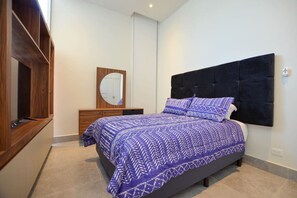1 slaapkamer, een bureau, een strijkplank/strijkijzer, wifi