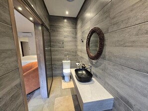 Luxury Studio Suite, 1 King Bed, Roll-in Shower, Ensuite | Bathroom | Free toiletries, hair dryer (on request), bathrobes, towels