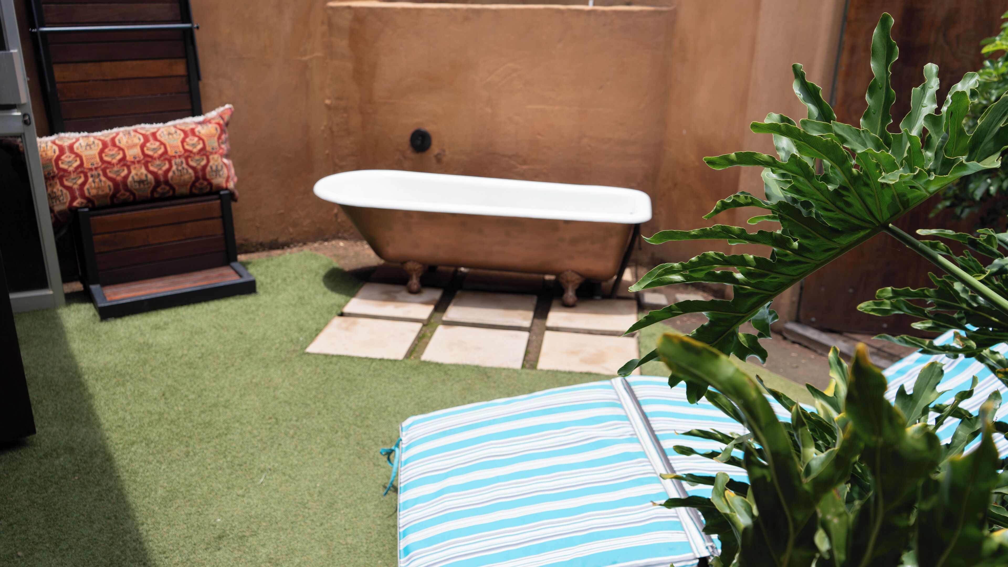 Luxury Studio Suite, 1 King Bed, Roll-in Shower, Ensuite | Terrace/patio