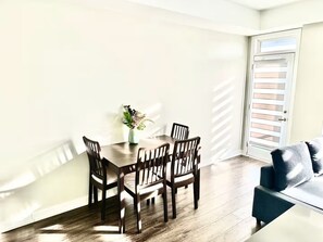 Dining - Modern 3 bed, 2 bath townhouse. (Vaughan)