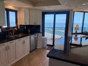 Microwave, oven, stovetop, dishwasher - JUNE BEACH Getaway 2/2 End Unit -Panoramic Ocean, River & Coastline Views! (Daytona Beach)