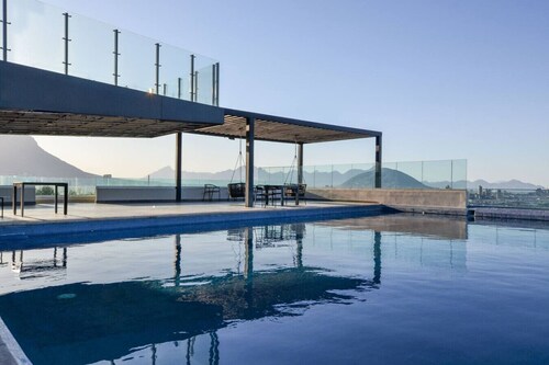 ¡Luxury in Fundidora! 4 guests + Wifi, Gym & Pool