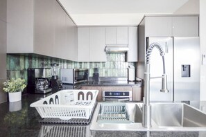 Fridge, microwave, oven, stovetop
