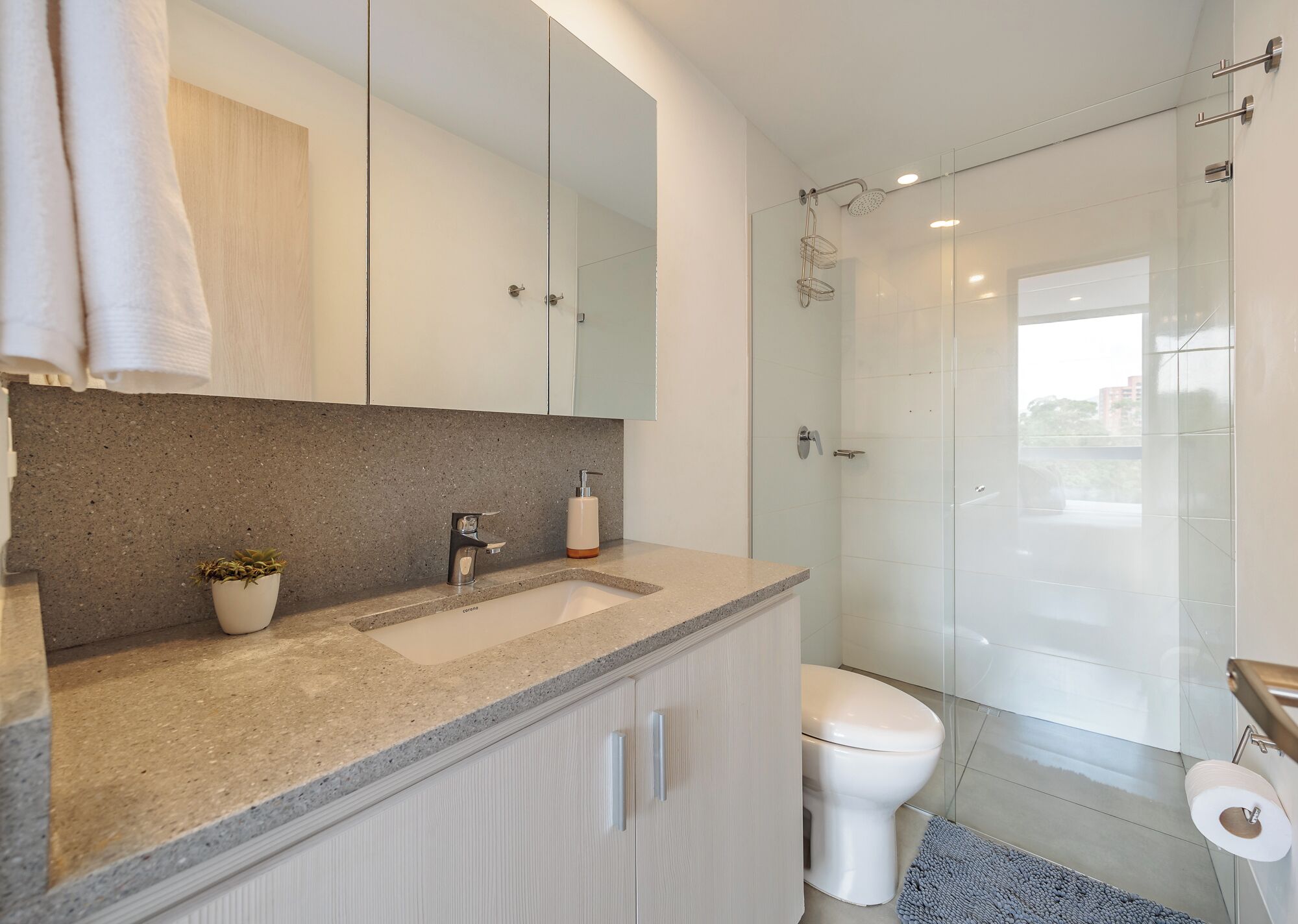 Apartment, Balcony, City View | Bathroom