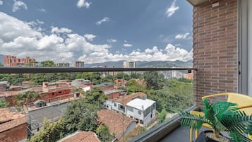 Leilighet, balkong, byutsikt | Utsikt fra rommet