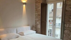 4 室のベッドルーム、WiFi、ベッドシーツ