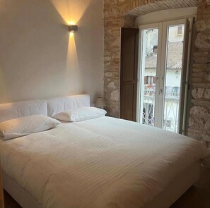 4 bedrooms, WiFi, bed sheets - Lodge of Rocks (Rocca Pia)