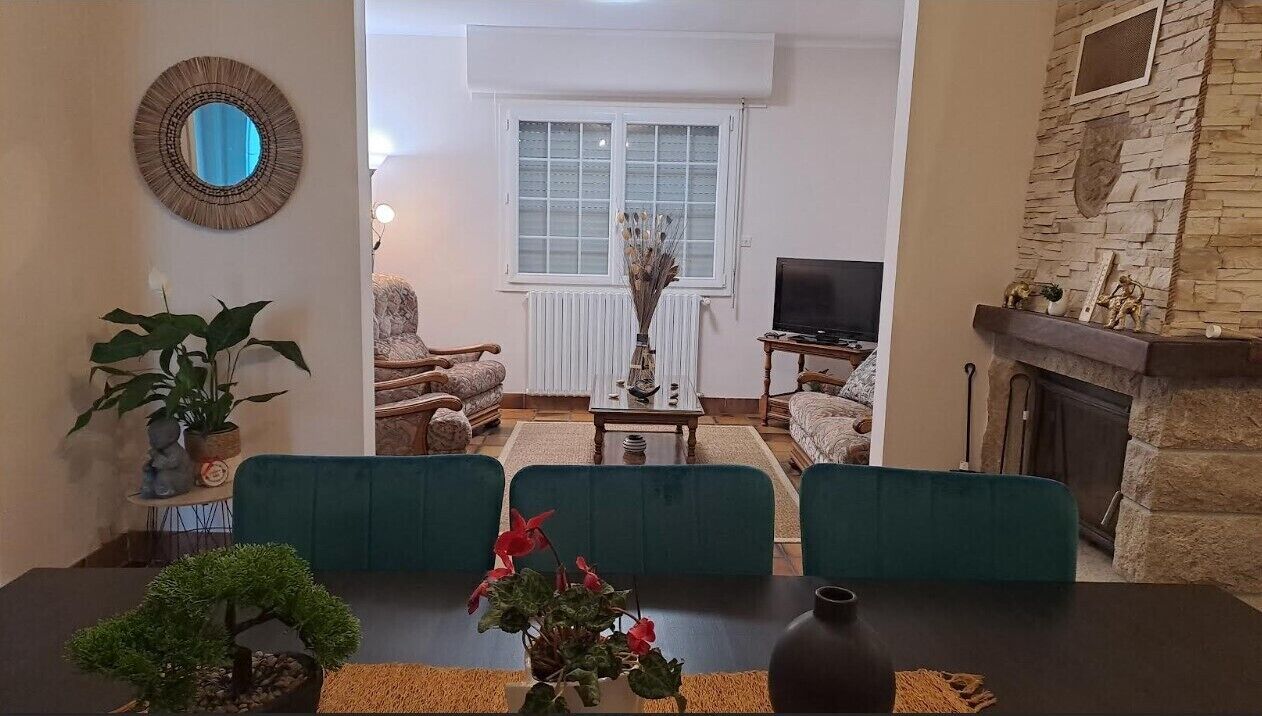 Televisión y chimenea 