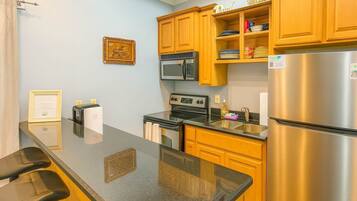 Apartment, Multiple Beds, Kitchen, Pool View (Harbor by the Sea #2) | Private kitchen