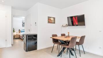 Appartamento Economy, vista giardino | Ristoranti