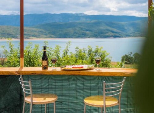Hearts of Vrlika Country Stay - Two bedroom apartment with lake view