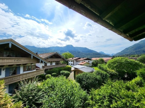 "Retro-Chic Alpenblick" vacation apartment - near the fairytale park, right in the hiking area