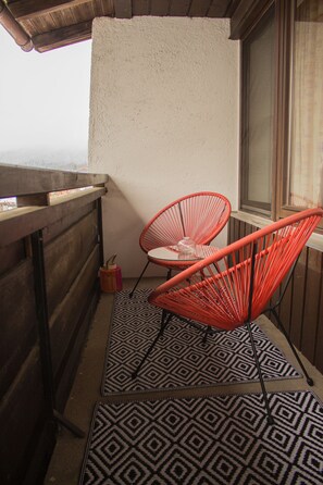 Property grounds - "Retro-Chic Alpenblick" vacation apartment - near the fairytale park, right in the hiking area (Schleching)